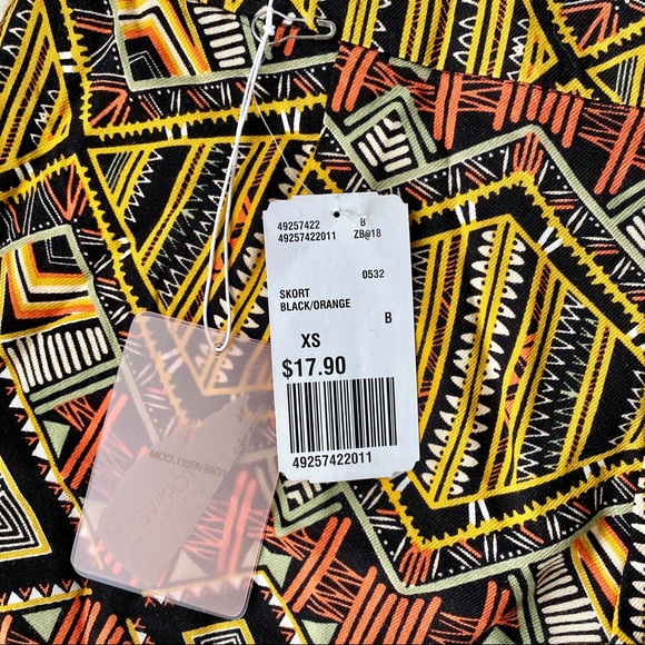 Forever 21 geometric patterned skort - Picture 7 of 7